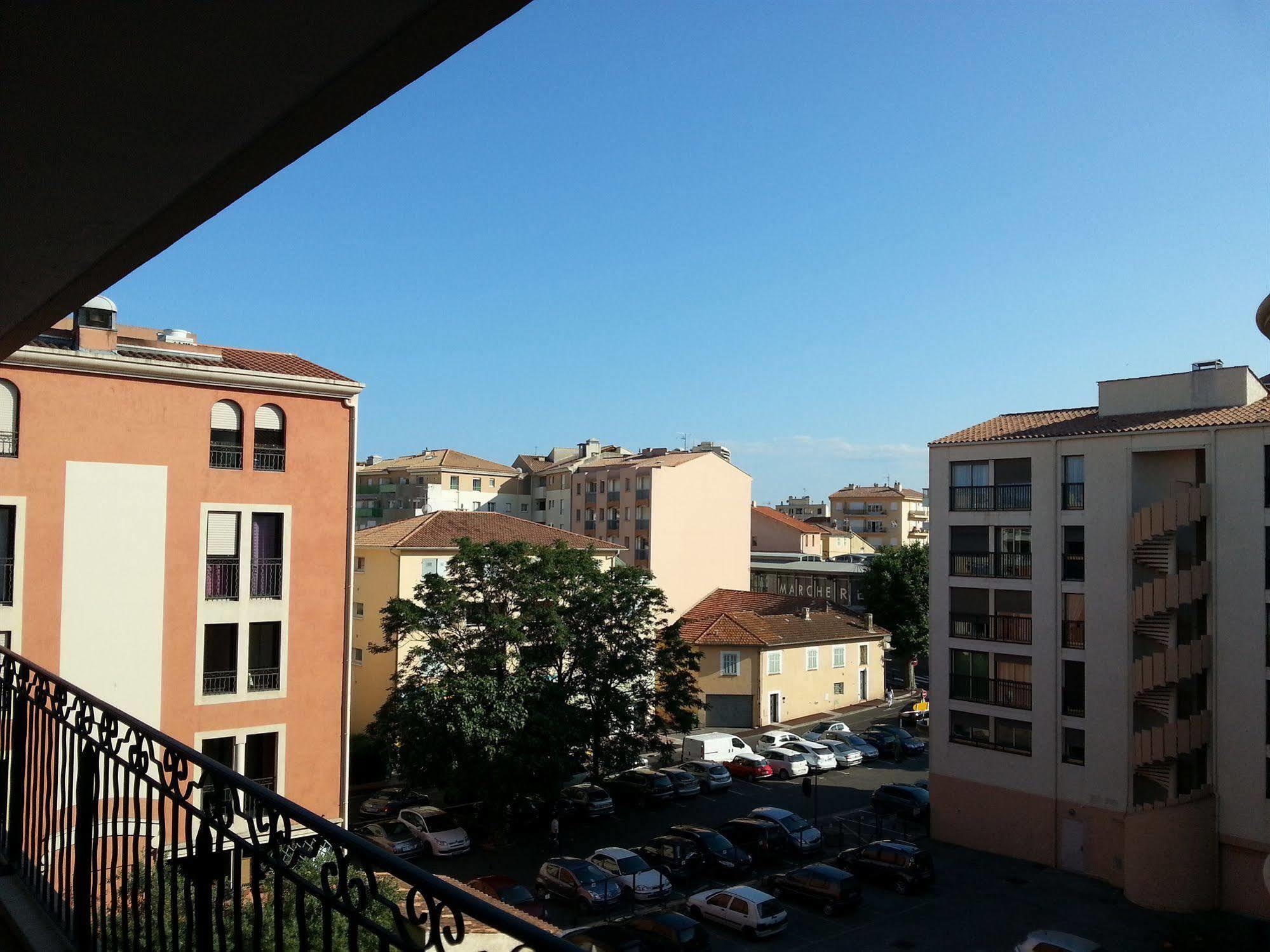 Residences Les Venitiennes Saint-Raphaël Екстериор снимка